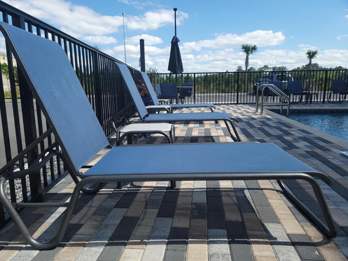 Comfort Inn & Suites Jacksonville - Orange Park Near Naval Air Station Екстер'єр фото