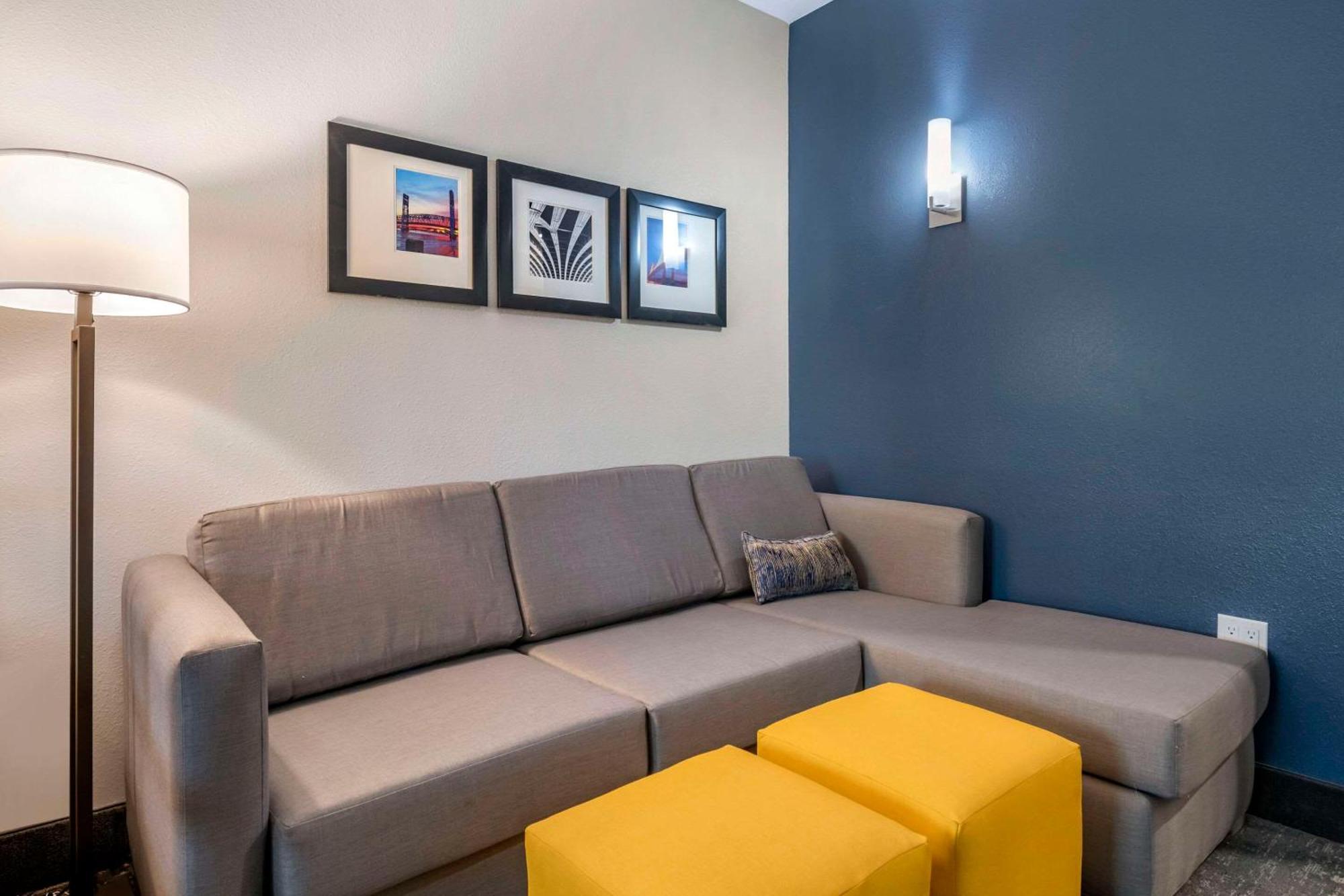 Comfort Inn & Suites Jacksonville - Orange Park Near Naval Air Station Екстер'єр фото