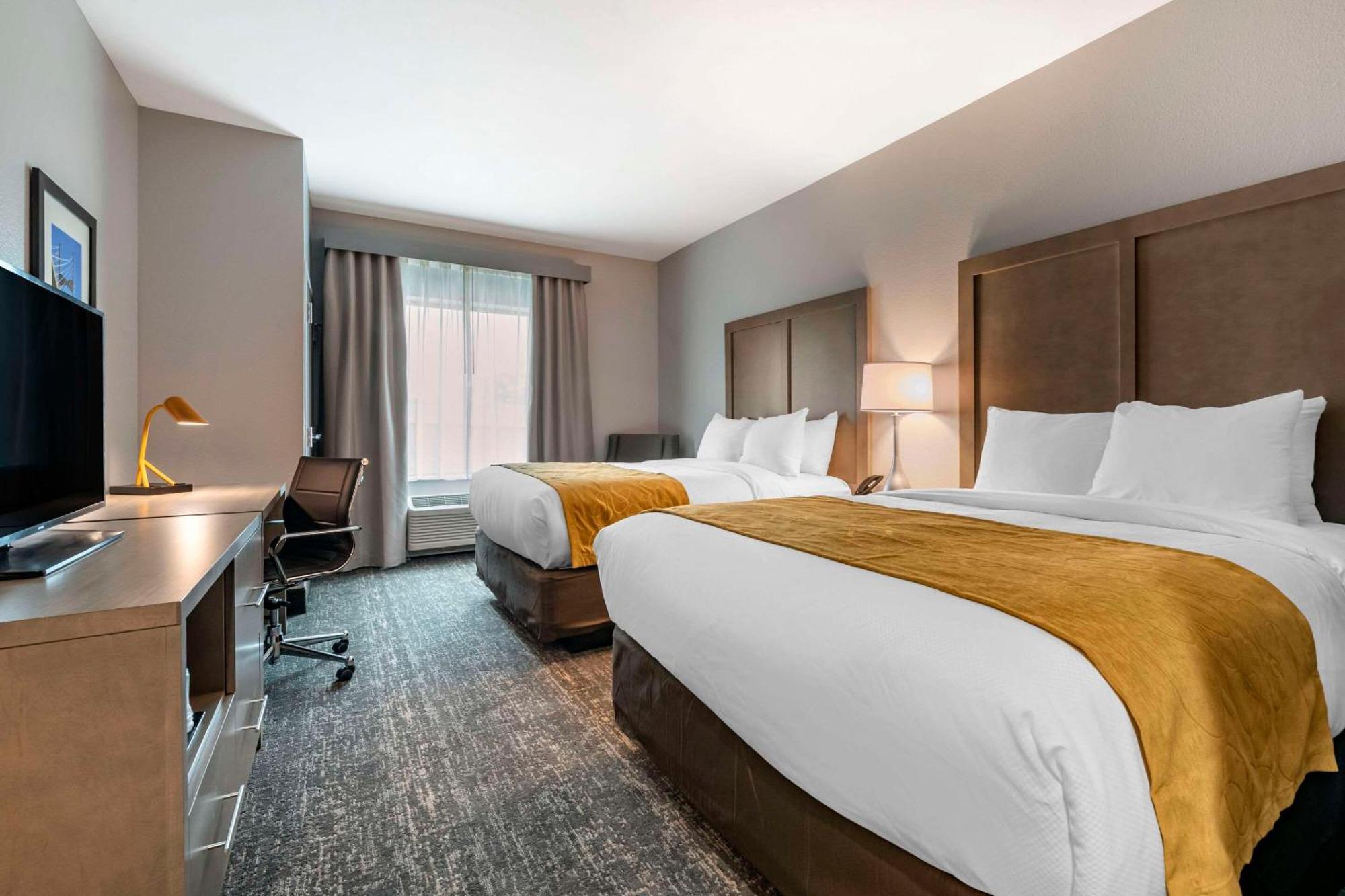 Comfort Inn & Suites Jacksonville - Orange Park Near Naval Air Station Екстер'єр фото