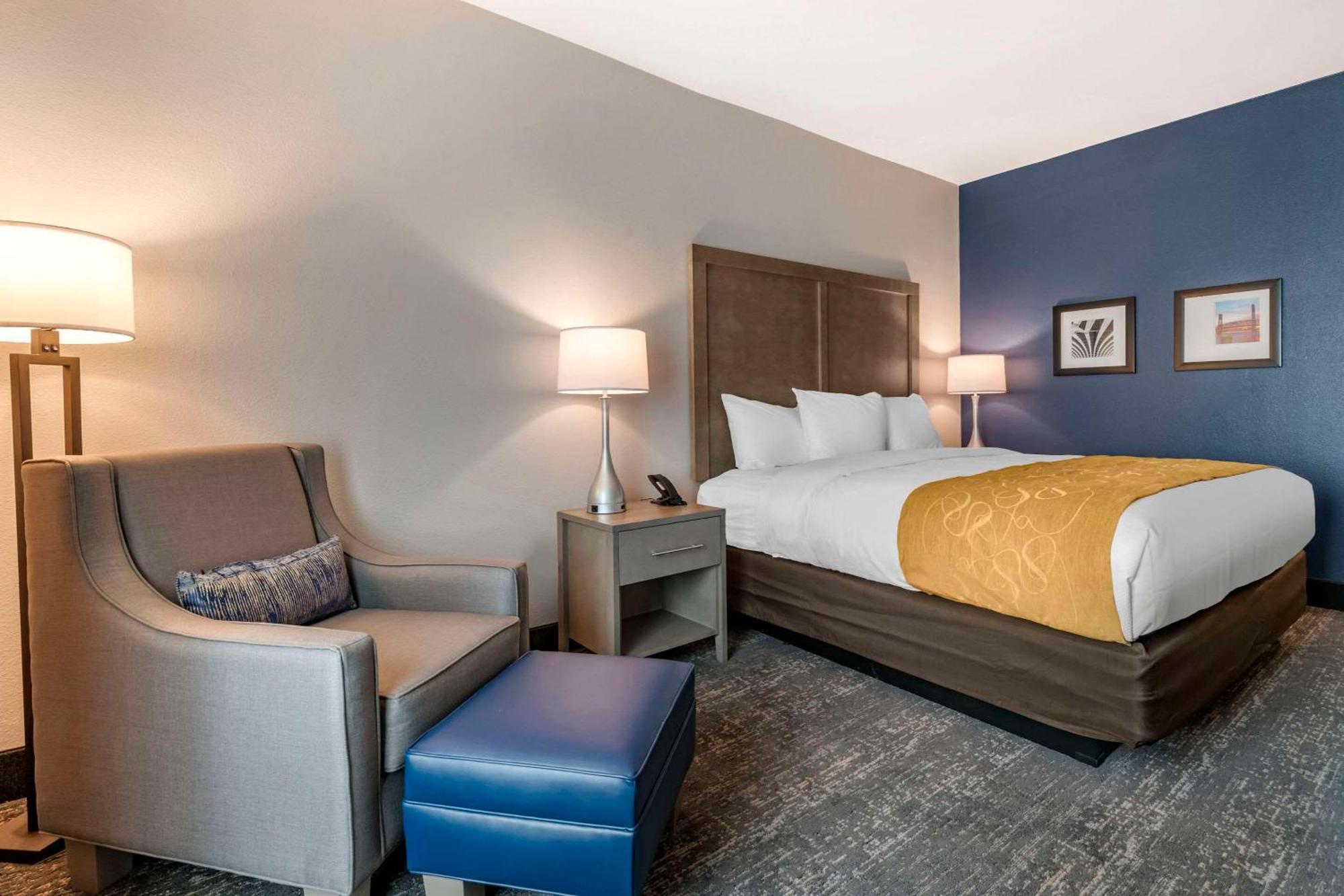 Comfort Inn & Suites Jacksonville - Orange Park Near Naval Air Station Екстер'єр фото