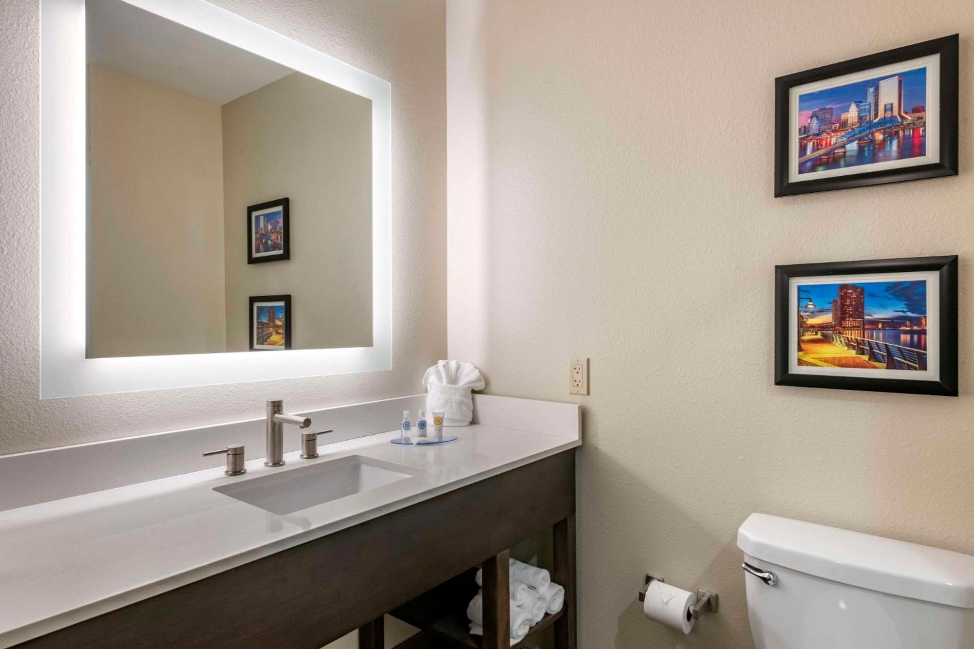 Comfort Inn & Suites Jacksonville - Orange Park Near Naval Air Station Екстер'єр фото